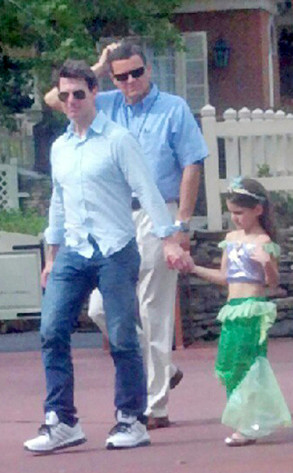 Tom Cruise, Suri Cruise, Disneyland, Twitter Tom Cruise, Suri Cruise, Disneyland, Twitter
